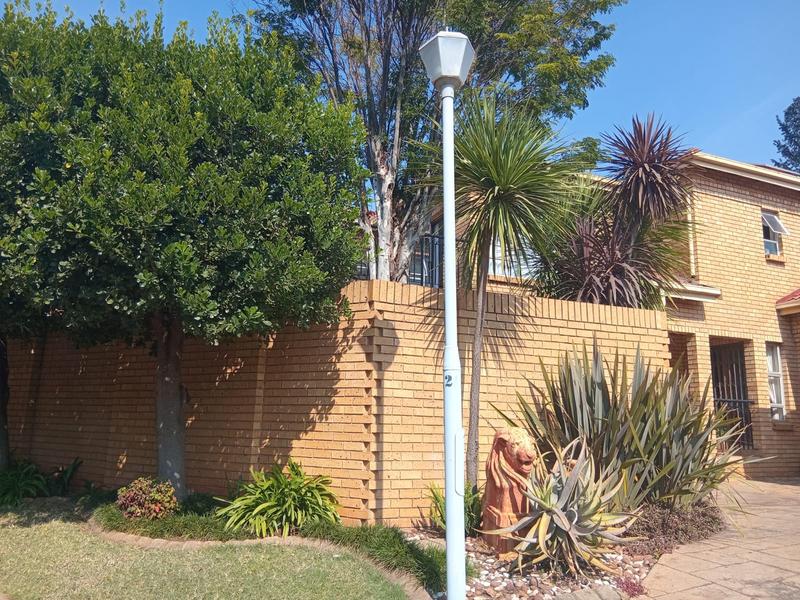 4 Bedroom Property for Sale in Eldoraigne Gauteng
