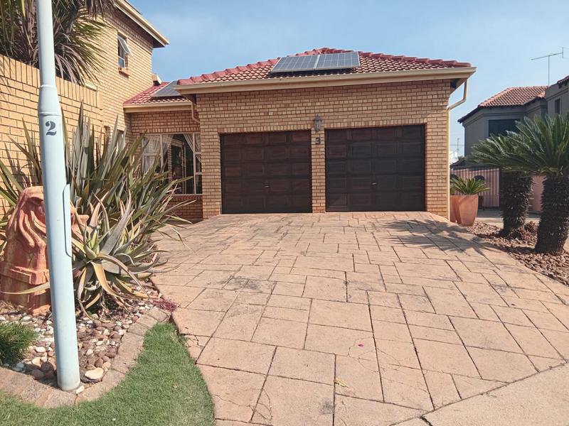 4 Bedroom Property for Sale in Eldoraigne Gauteng