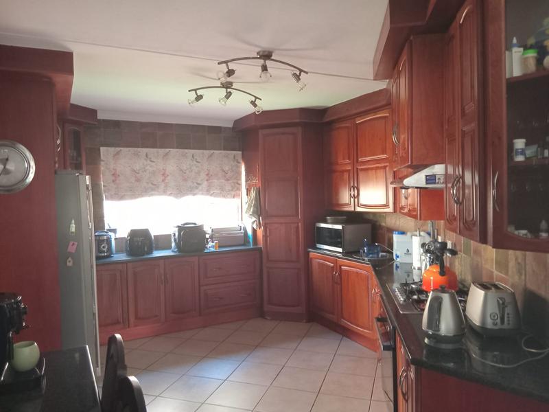 4 Bedroom Property for Sale in Eldoraigne Gauteng