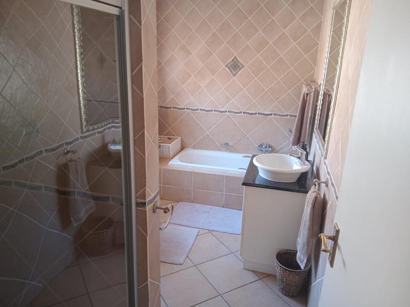 4 Bedroom Property for Sale in Eldoraigne Gauteng