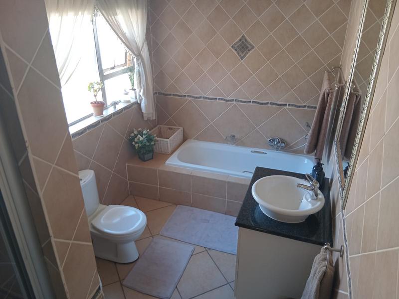 4 Bedroom Property for Sale in Eldoraigne Gauteng