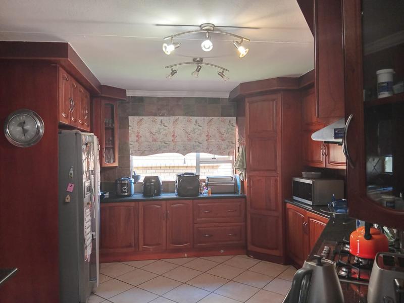 4 Bedroom Property for Sale in Eldoraigne Gauteng