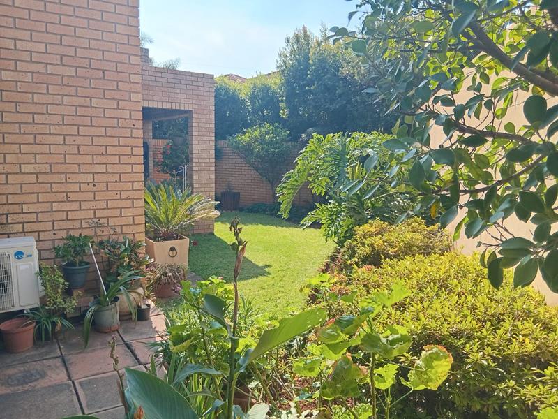 4 Bedroom Property for Sale in Eldoraigne Gauteng