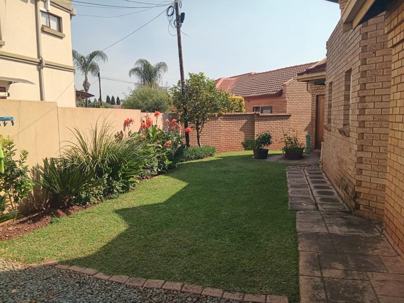 4 Bedroom Property for Sale in Eldoraigne Gauteng