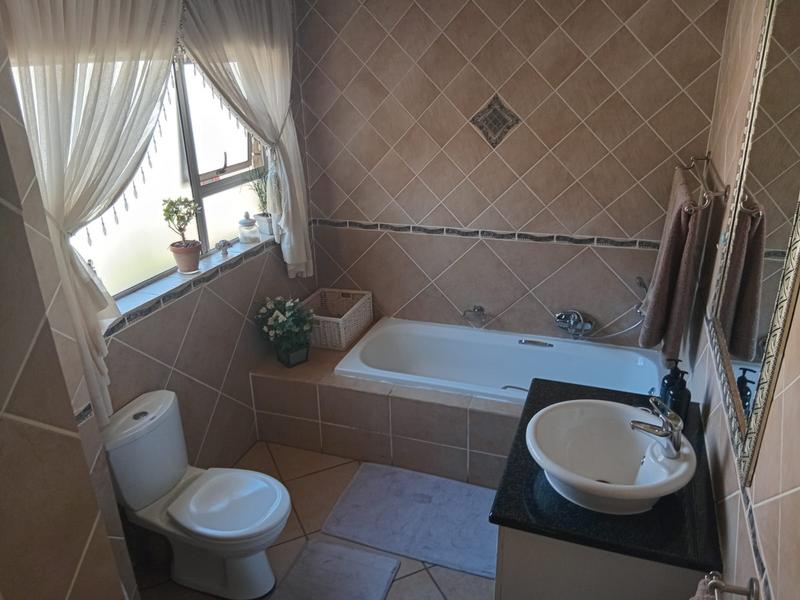 4 Bedroom Property for Sale in Eldoraigne Gauteng