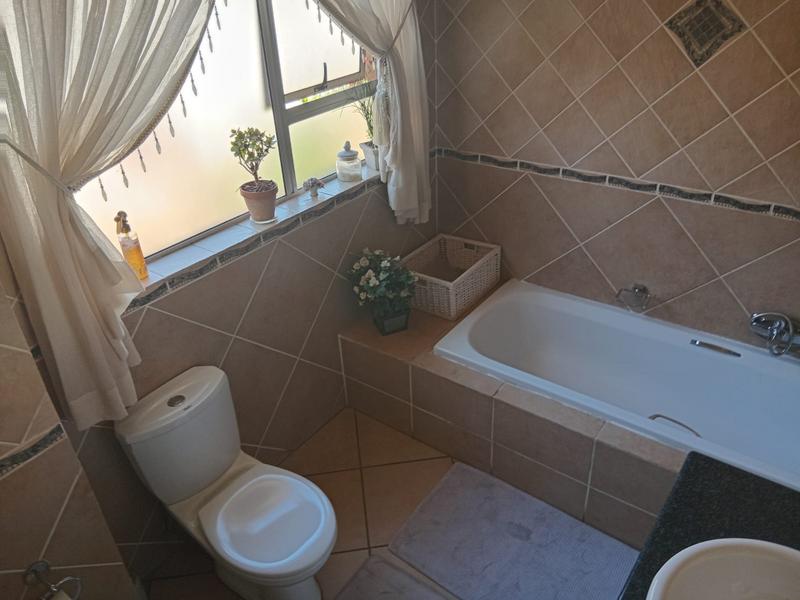4 Bedroom Property for Sale in Eldoraigne Gauteng
