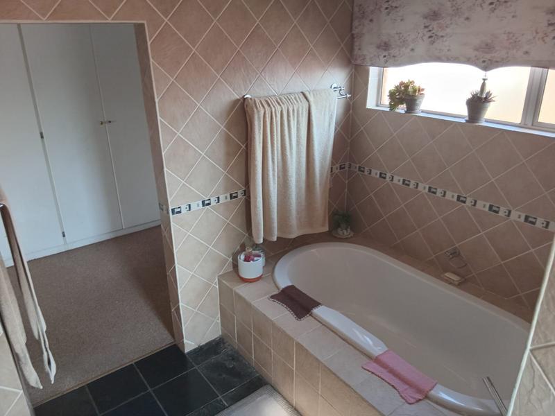 4 Bedroom Property for Sale in Eldoraigne Gauteng