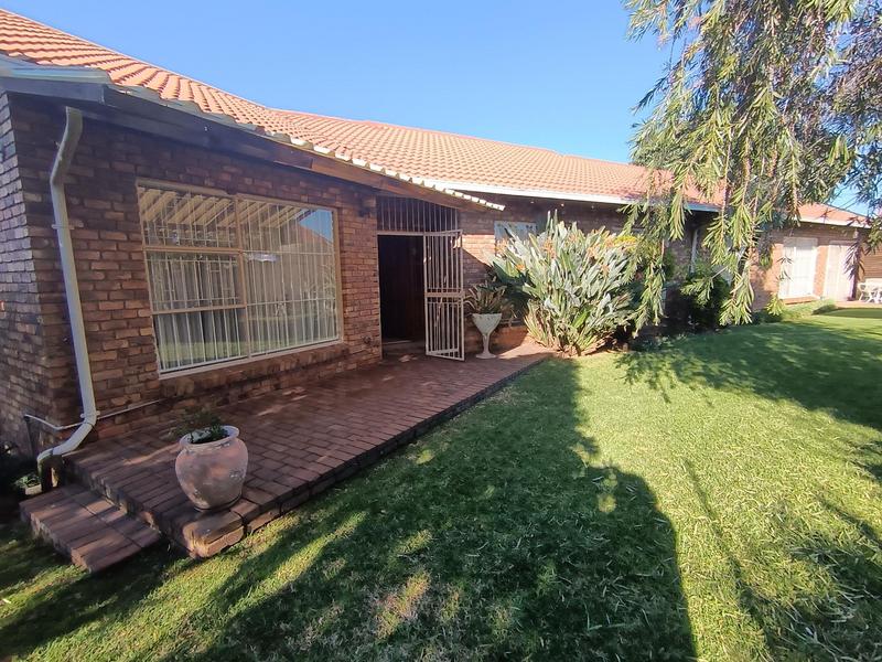 4 Bedroom Property for Sale in Primrose East Gauteng