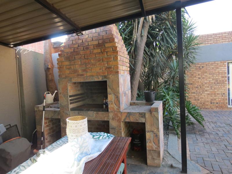 4 Bedroom Property for Sale in Sunward Park Gauteng