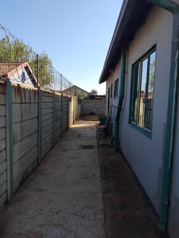 To Let 3 Bedroom Property for Rent in Villa Liza Gauteng