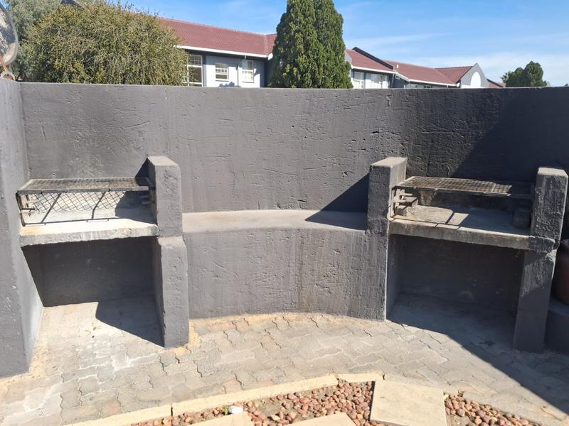 2 Bedroom Property for Sale in Verwoerdpark Gauteng