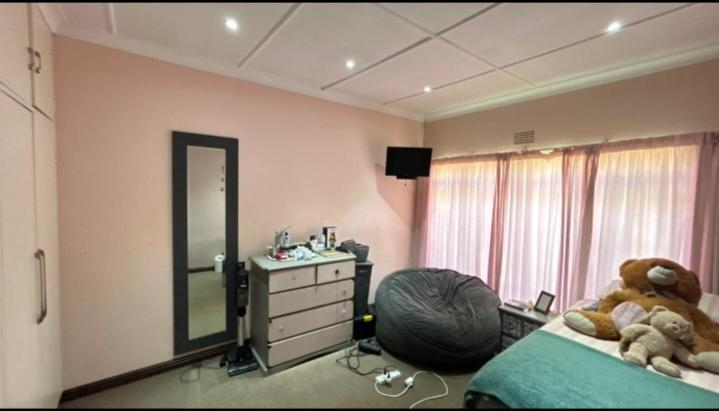 6 Bedroom Property for Sale in Boksburg Gauteng