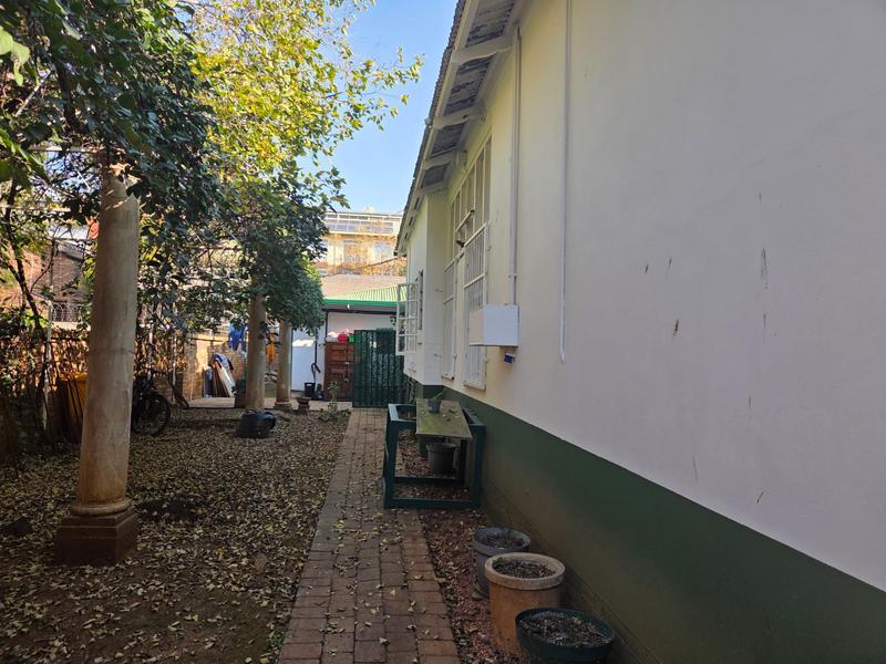 6 Bedroom Property for Sale in Hillcrest Gauteng