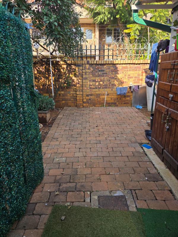 6 Bedroom Property for Sale in Hillcrest Gauteng