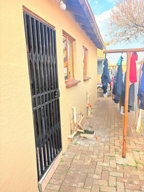 3 Bedroom Property for Sale in Clayville Gauteng