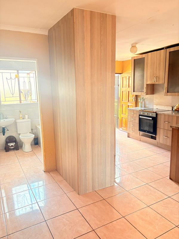 3 Bedroom Property for Sale in Clayville Gauteng
