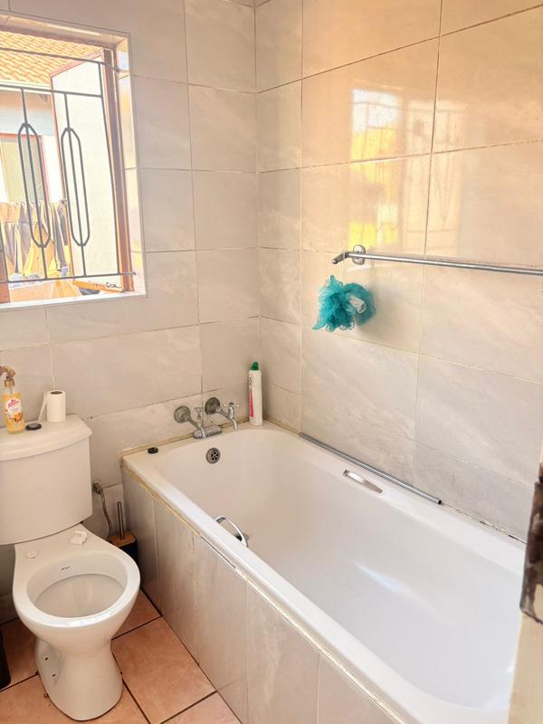 3 Bedroom Property for Sale in Clayville Gauteng