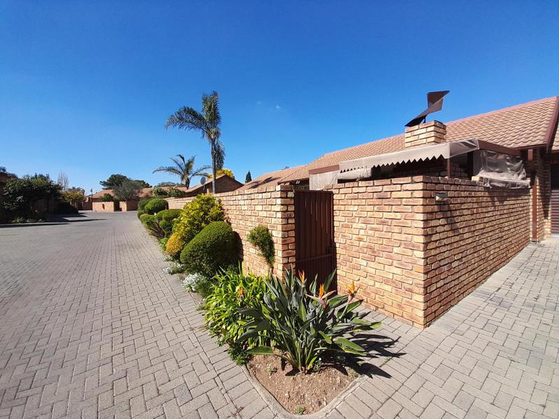2 Bedroom Property for Sale in Eldoraigne Gauteng