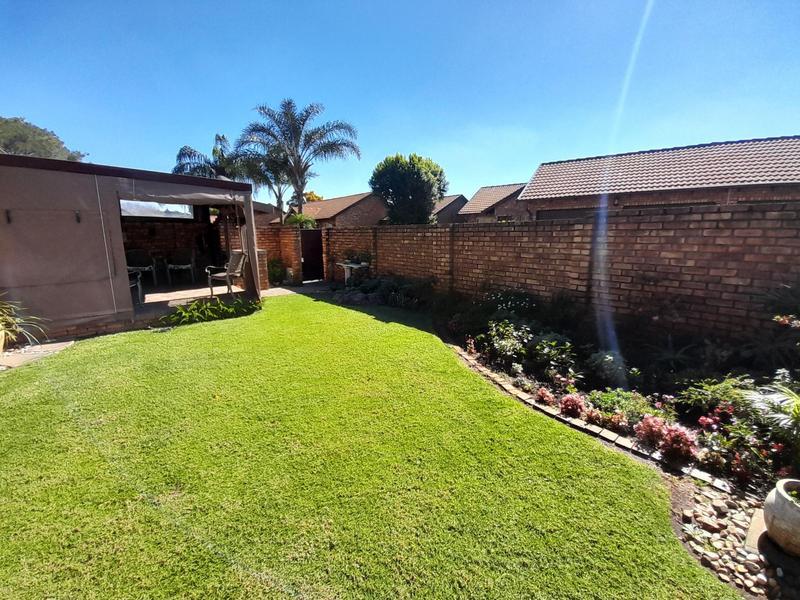 2 Bedroom Property for Sale in Eldoraigne Gauteng