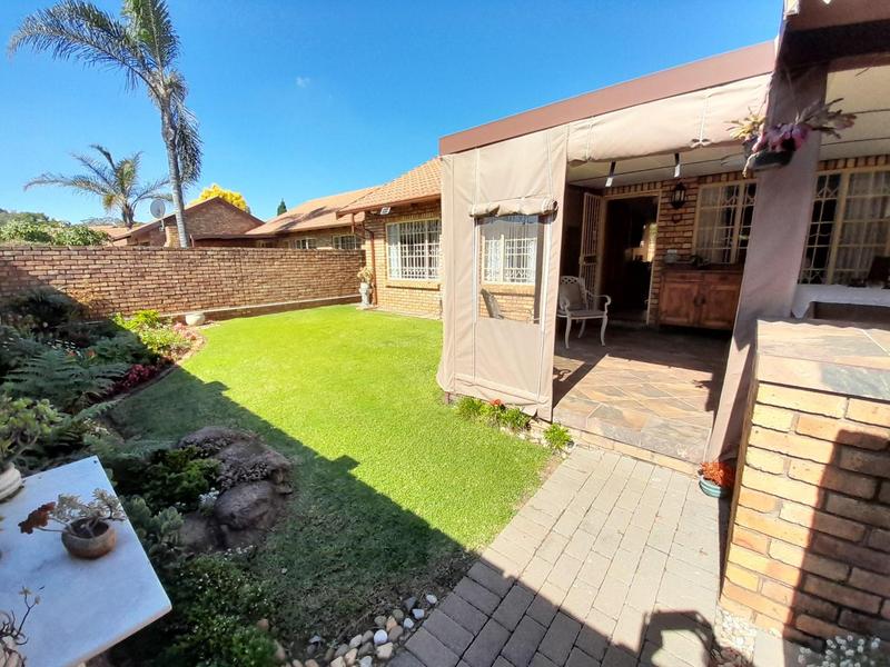 2 Bedroom Property for Sale in Eldoraigne Gauteng