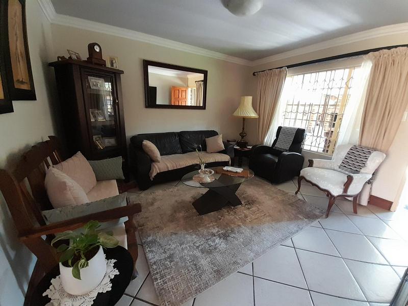 2 Bedroom Property for Sale in Eldoraigne Gauteng