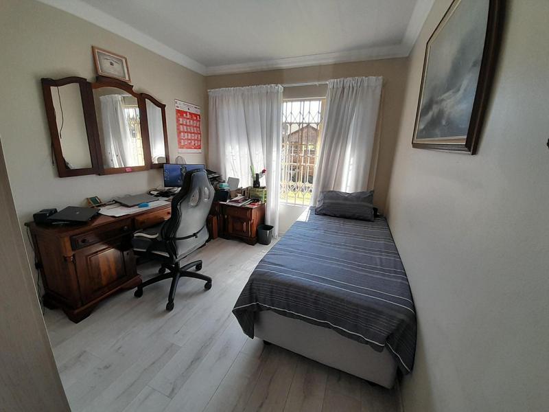 2 Bedroom Property for Sale in Eldoraigne Gauteng