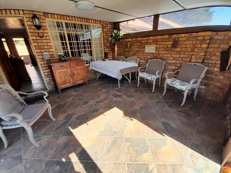 2 Bedroom Property for Sale in Eldoraigne Gauteng