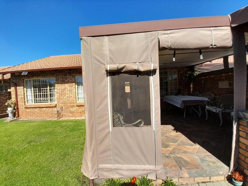 2 Bedroom Property for Sale in Eldoraigne Gauteng