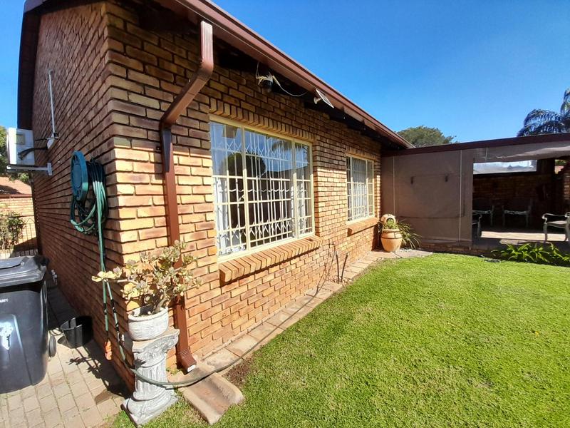 2 Bedroom Property for Sale in Eldoraigne Gauteng