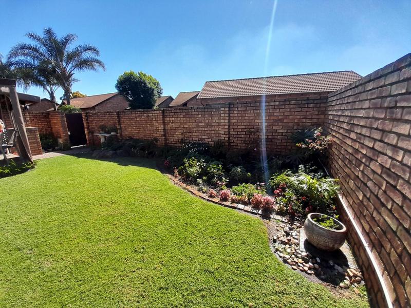2 Bedroom Property for Sale in Eldoraigne Gauteng