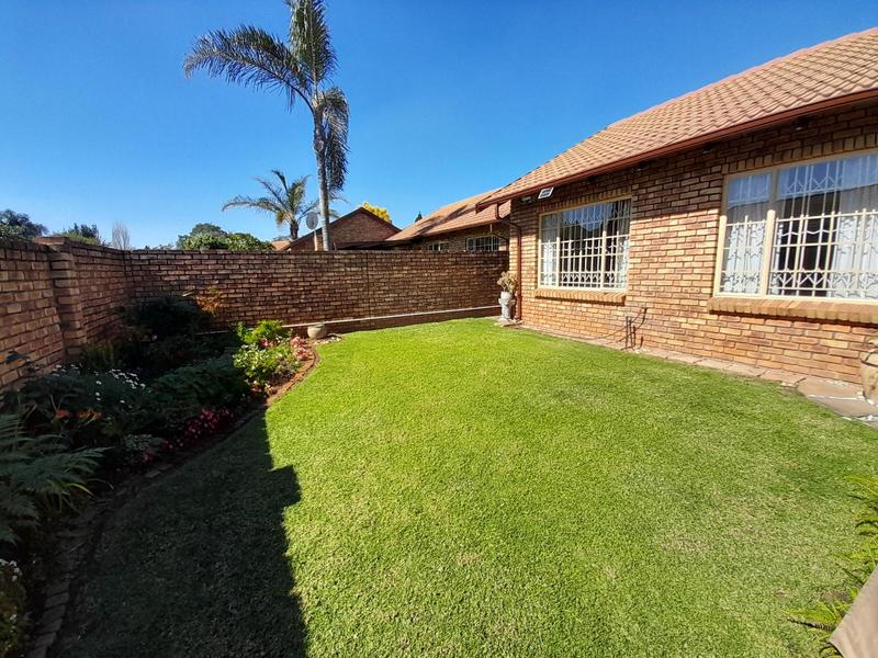 2 Bedroom Property for Sale in Eldoraigne Gauteng