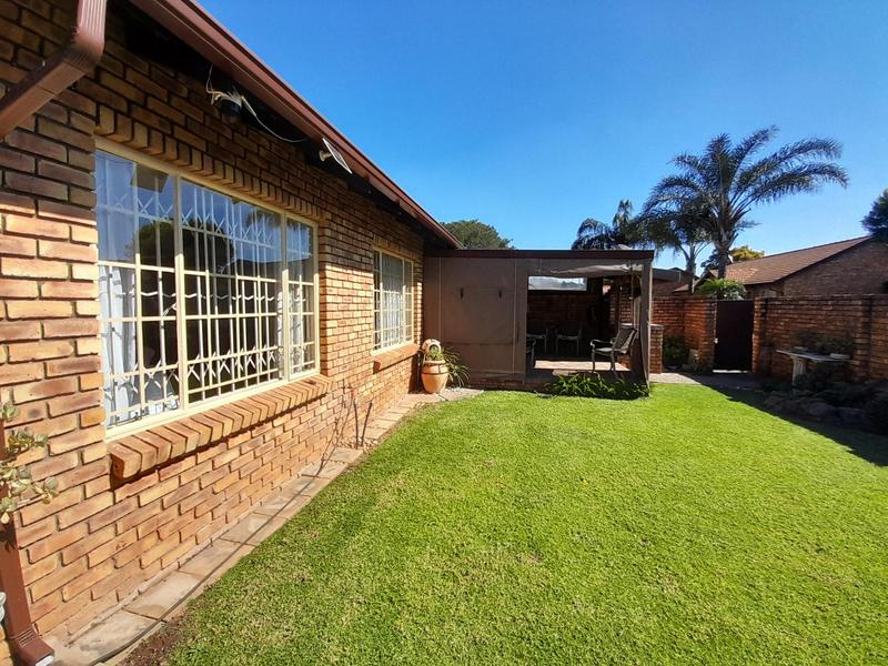 2 Bedroom Property for Sale in Eldoraigne Gauteng