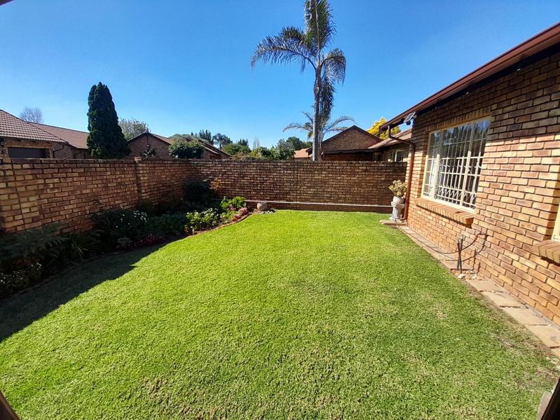2 Bedroom Property for Sale in Eldoraigne Gauteng