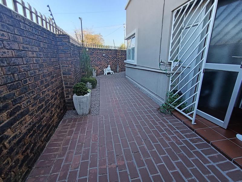 3 Bedroom Property for Sale in Wannenburghoogte Gauteng