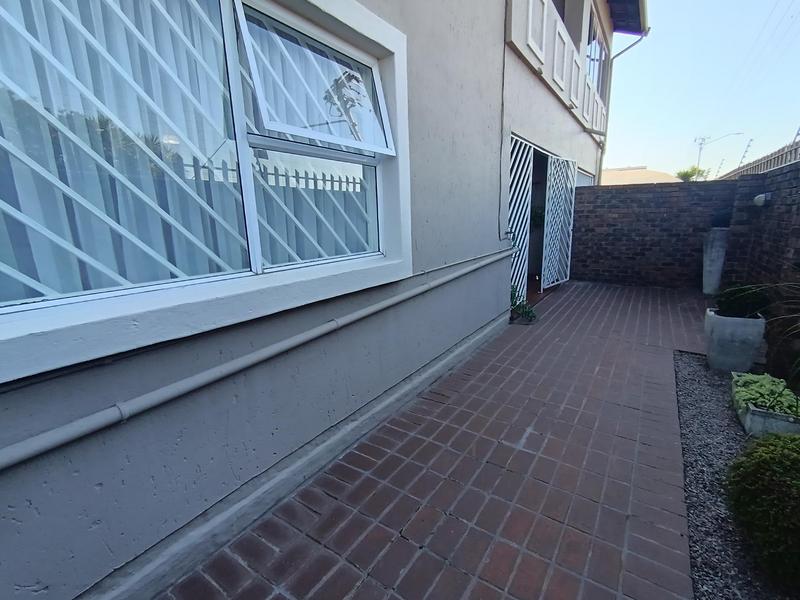 3 Bedroom Property for Sale in Wannenburghoogte Gauteng