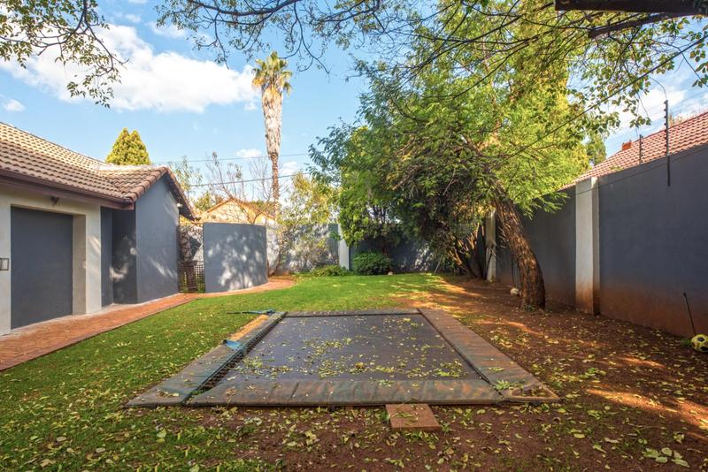 To Let 4 Bedroom Property for Rent in Bedfordview Gauteng