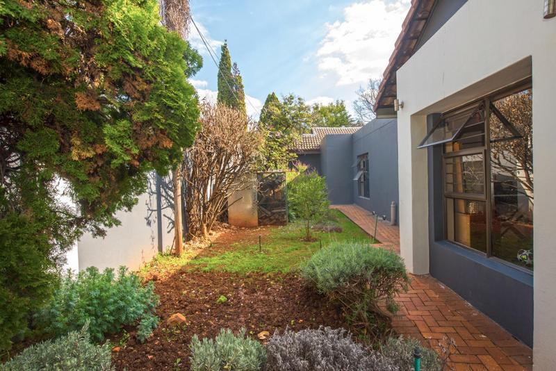 To Let 4 Bedroom Property for Rent in Bedfordview Gauteng