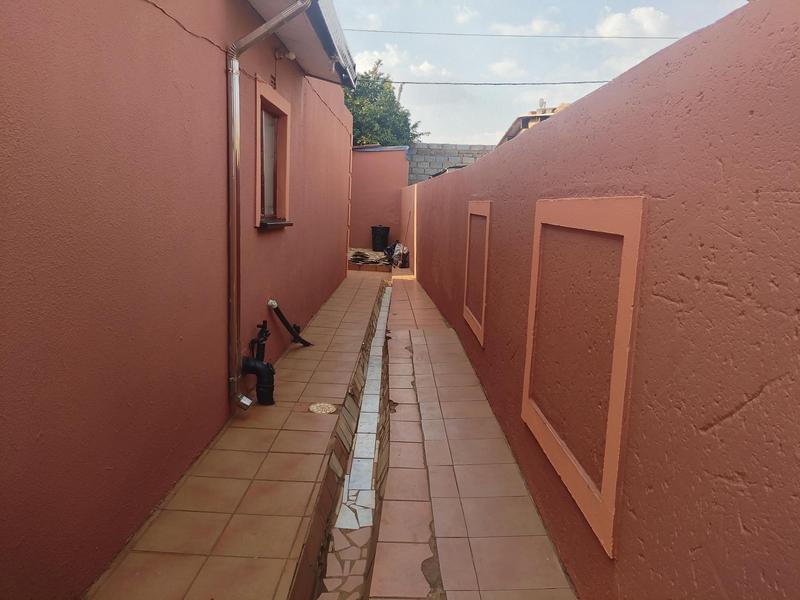 1 Bedroom Property for Sale in Moleleki Ext 3 Gauteng