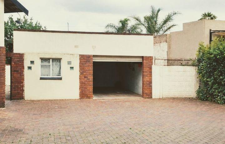 3 Bedroom Property for Sale in Linmeyer Gauteng