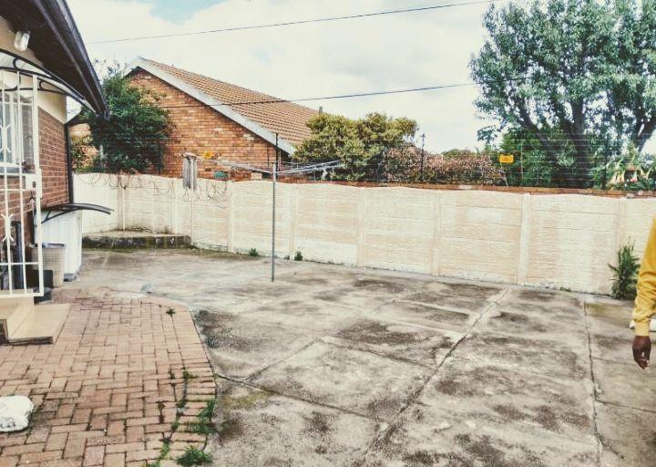 3 Bedroom Property for Sale in Linmeyer Gauteng