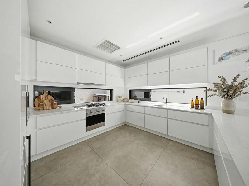 To Let 4 Bedroom Property for Rent in Morningside Gauteng