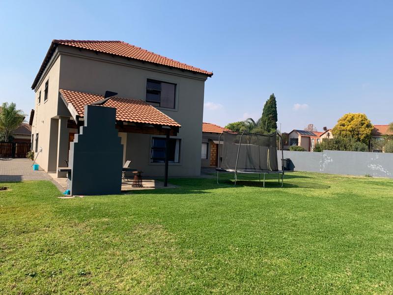 To Let 4 Bedroom Property for Rent in Stone Ridge Gauteng