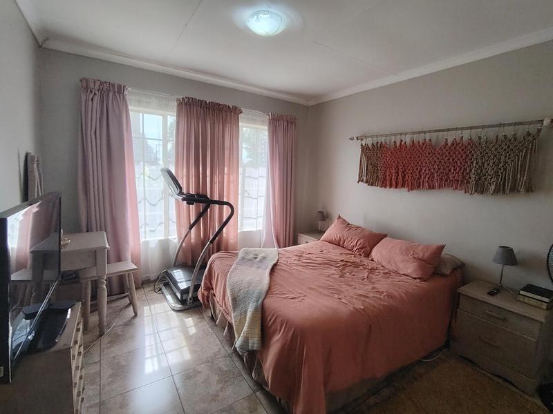 To Let 2 Bedroom Property for Rent in Rooihuiskraal North Gauteng