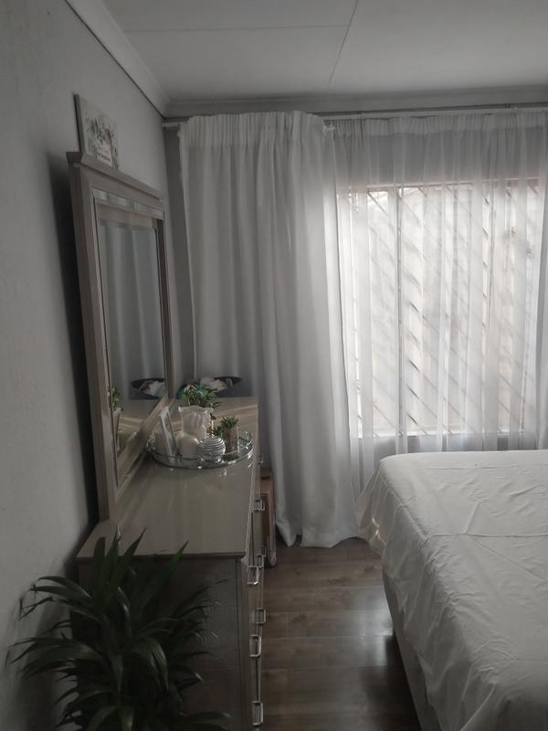 4 Bedroom Property for Sale in Lotus Gardens Gauteng