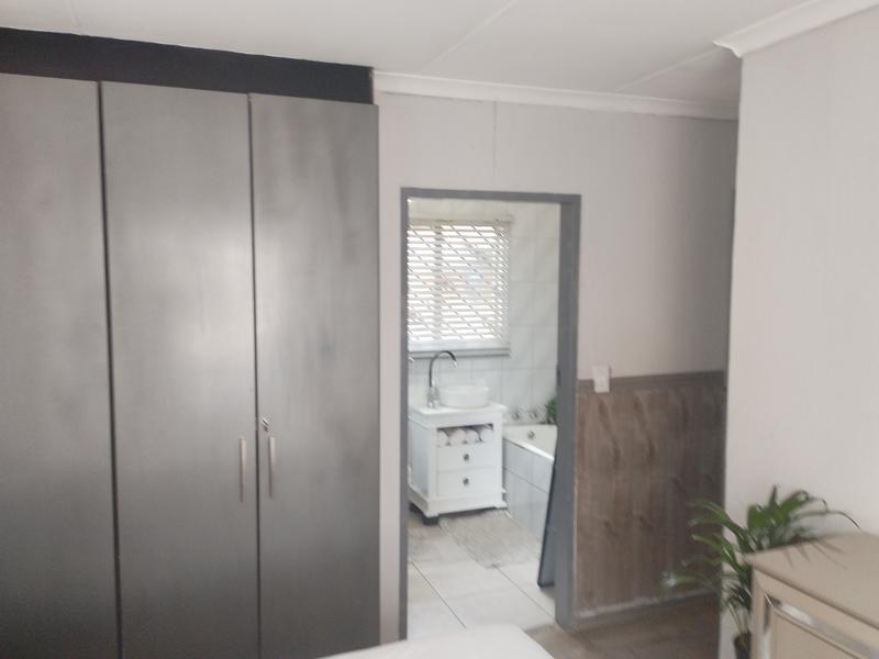 4 Bedroom Property for Sale in Lotus Gardens Gauteng
