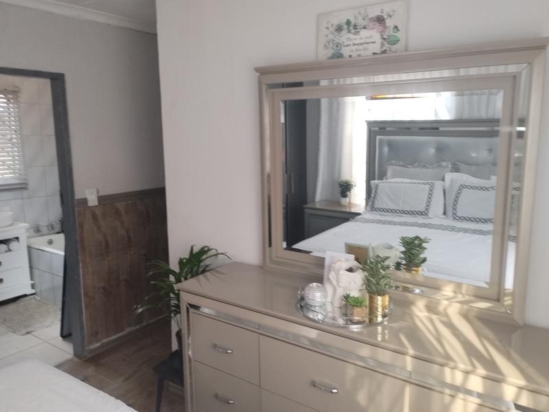 4 Bedroom Property for Sale in Lotus Gardens Gauteng