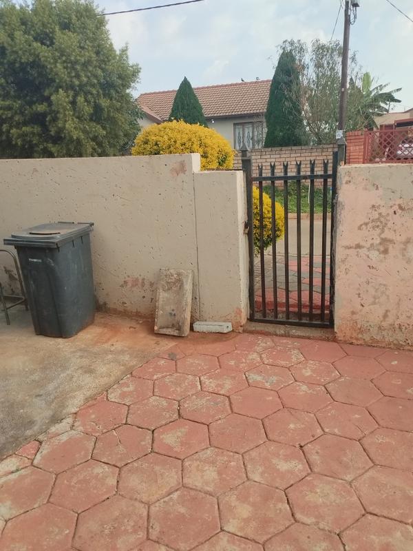 4 Bedroom Property for Sale in Lotus Gardens Gauteng