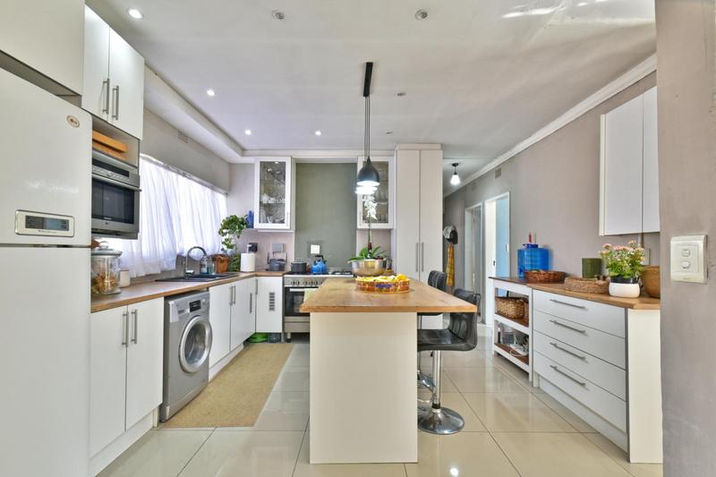 4 Bedroom Property for Sale in Mondeor Gauteng