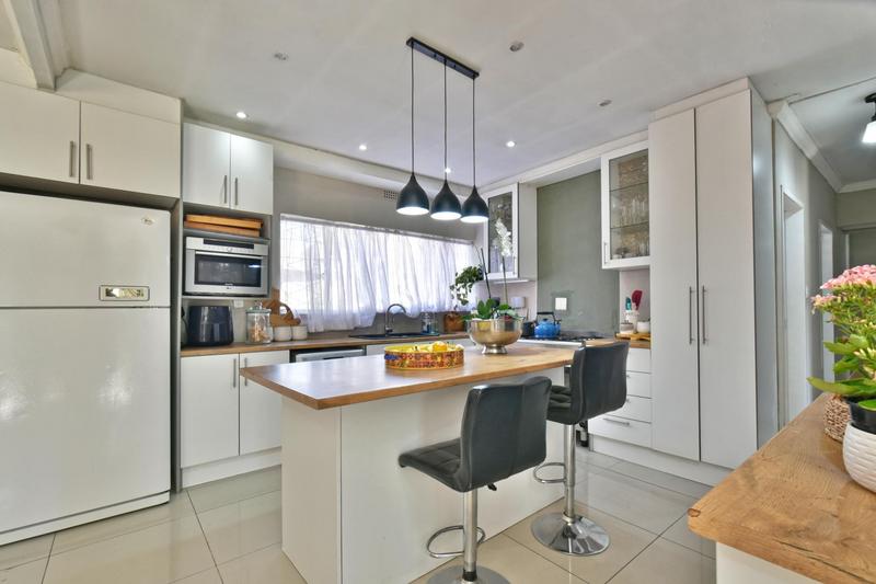4 Bedroom Property for Sale in Mondeor Gauteng