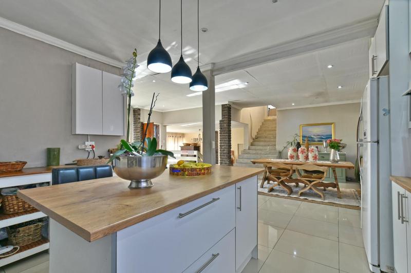 4 Bedroom Property for Sale in Mondeor Gauteng